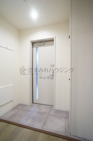 源ハイツの玄関