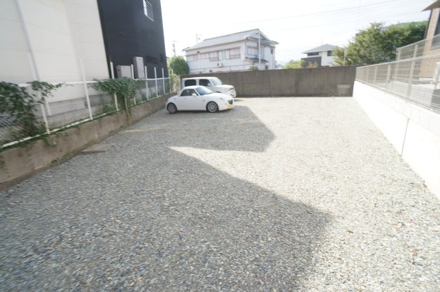 源ハイツの駐車場