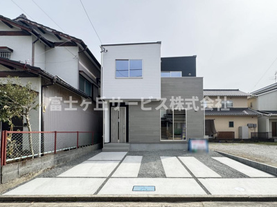 【外観】 | 静岡市清水区天王西 7期 新築一戸建て | 現在建築中の外観画像です。ご内覧は同じメーカーの完成物件へご案内いたしますので、いつでもご相談ください！