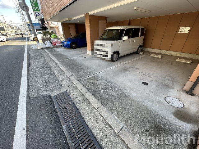 エミーユⅠの駐車場