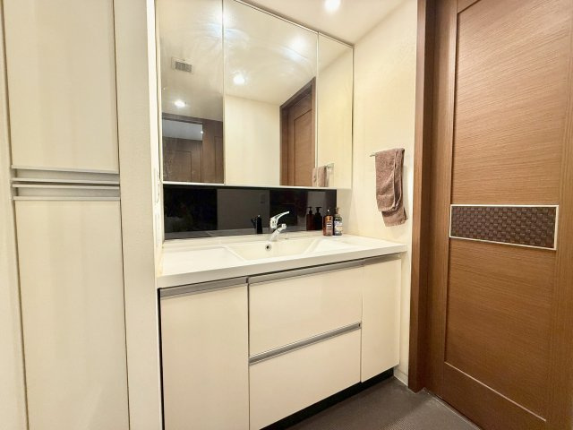 プラネスーペリア住吉本町の独立洗面台