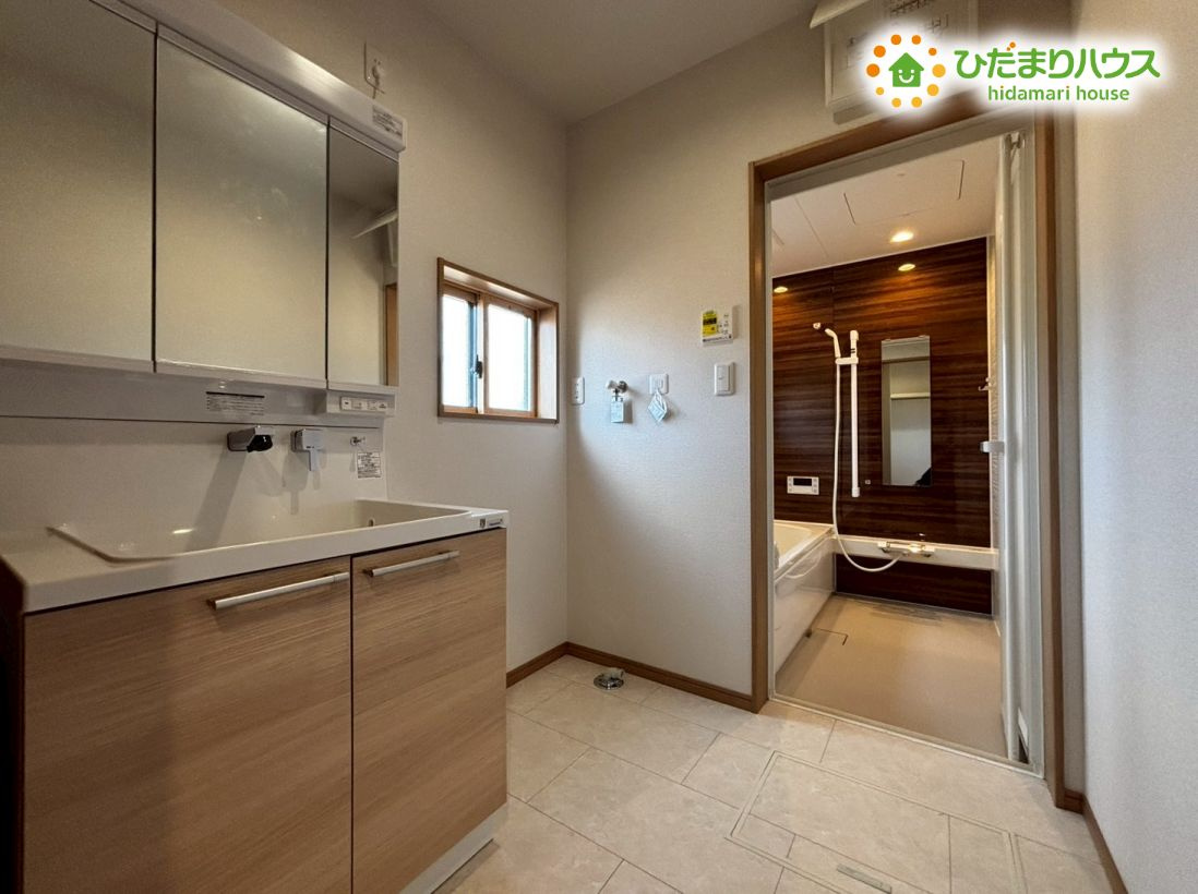 深谷市上野台　第59期　新築一戸建て　ワイウッドコート　01の独立洗面台