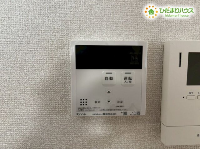 深谷市上野台　第59期　新築一戸建て　ワイウッドコート　01の発電・温水設備|お風呂の給湯や追い炊きなどの操作をワンタッチで行える、便利な給湯器リモコンです！キッチン近くに設置されているため、お料理や家事をしながらボタン1つでお風呂を沸かすことができ、夕方の動線がスムーズです◎