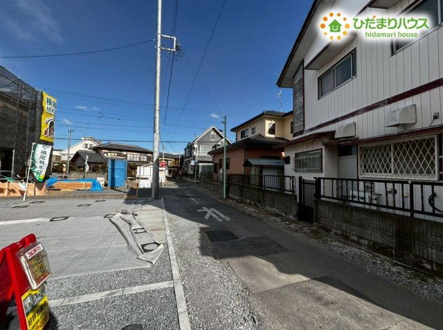 深谷市上野台　第59期　新築一戸建て　ワイウッドコート　01の前面道路含む現地写真|閑静な住宅地☆青空が広がり陽当たりも良好な、見通しの良い前面道路です！