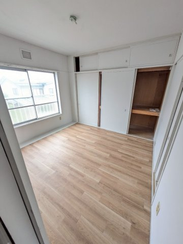 ヴィラナリー上越Ⅱの寝室