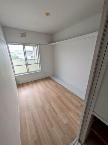 ヴィラナリー上越Ⅱの居間・リビング