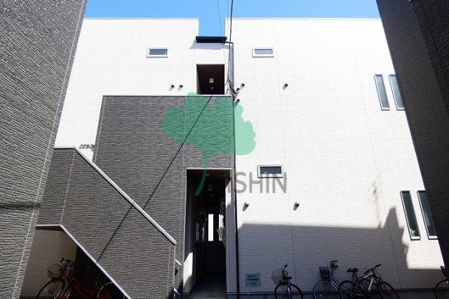クレオ箱崎宮前3番館(犬猫飼育可能のネット無料デザイナーズ賃貸アパート！)のエントランス