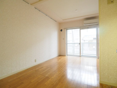 【居間・リビング】 | バードタウン９番館 | ゆったり過ごせるリビングです