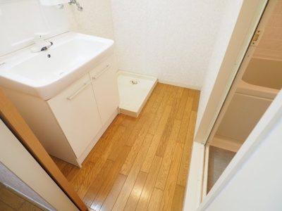 【洗面所】 | バードタウン９番館 | スペースが確保できる洗面所です