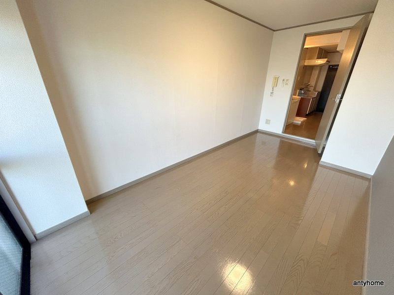 イーズ千里山　仲介手数料無料の居間・リビング