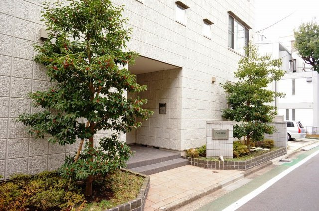 クレスト目白台のエントランス