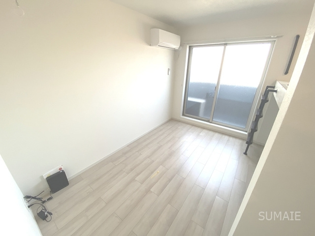 KEIAI RESIDENCE 東大宮の居間・リビング|明るい洋室