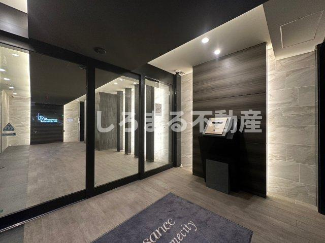 プレサンスOSAKA DOMECITY クロスティのエントランス