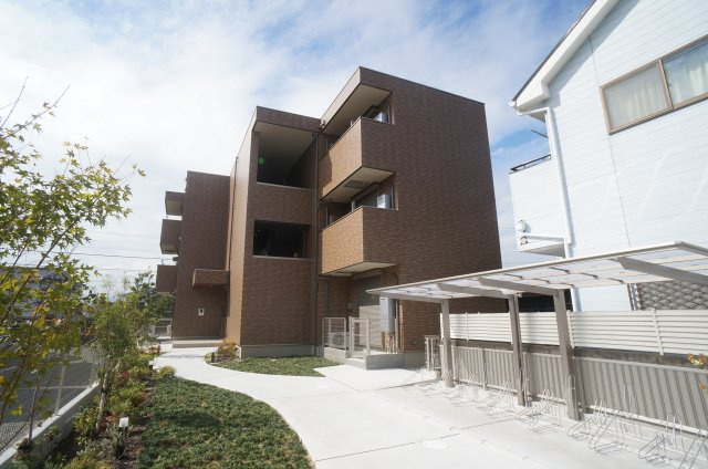 源ハイツの外観