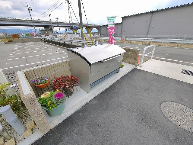 ゆめな都３番館のその他共用部分|敷地内にゴミ捨て場が有ります