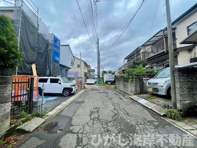 平塚市寺田縄　新築戸建　の前面道路含む現地写真|9月13撮影　建築中　現地外観