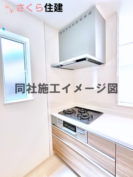 東岡本町1期　Ａ号棟の内観：施工例|同社施工物件の写真です。3口コンロで料理の効率アップ♪