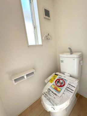 沼津市沢田町第1　新築戸建　全5棟　2号棟　のトイレ