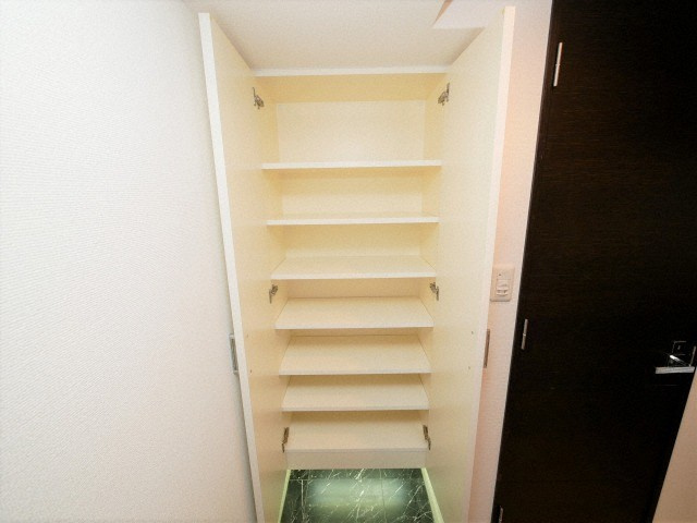 エスティメゾン京橋の玄関|エスティメゾン京橋　シューズボックス