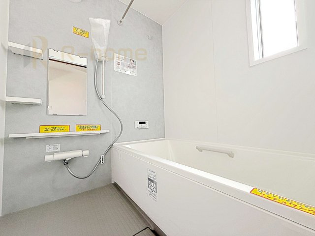 土浦市板谷4丁目25-P1　新築戸建て　12号棟の浴室|足を伸ばしてもゆったりできるバスルーム♪機能性も取り入れて使い易さも保証します♪