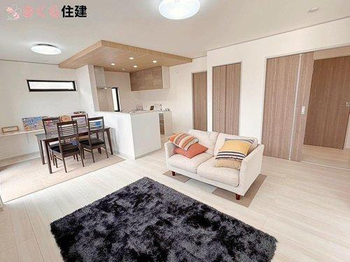 いろどりアイタウン宇都宮市野沢23-P1　6号棟の居間・リビング|デザインにもこだわったLDK