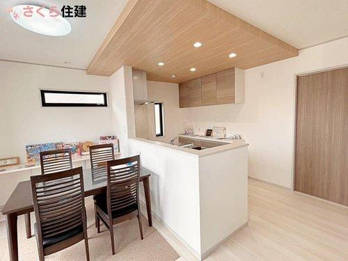 いろどりアイタウン宇都宮市野沢23-P1　6号棟のキッチン|対面キッチンでお話ししやすい♪