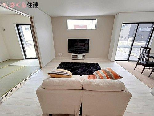 いろどりアイタウン宇都宮市野沢23-P1　6号棟のキッチン|広々リビングはゆったりくつろげる空間です♪