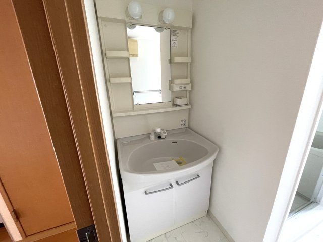 エバーパティオＨＡの洗面所|独立洗面台