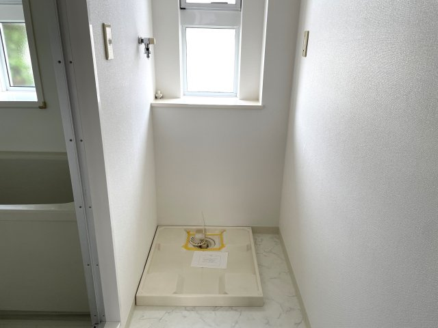 エバーパティオＨＡの洗面所|室内洗濯機置き場