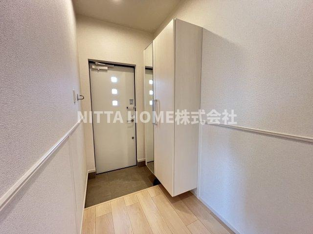 丹波篠山市西岡屋のアパートの玄関|トールサイズのシューズボックスがついている玄関になります☆彡