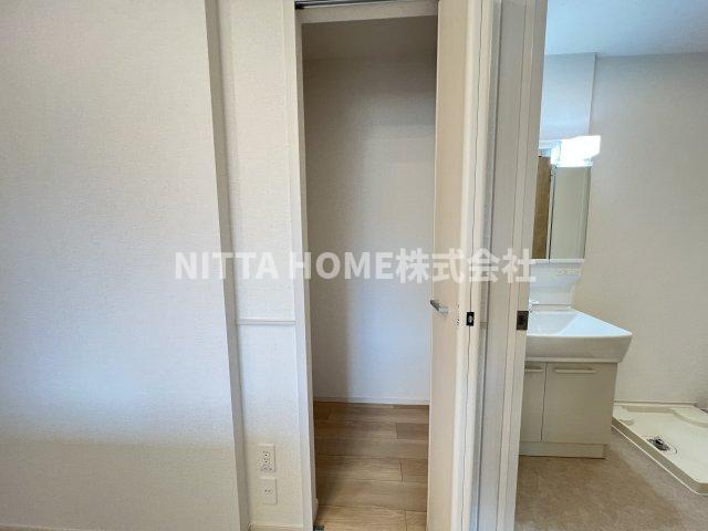 丹波篠山市西岡屋のアパートの収納|キッチンの後ろについている収納です◇