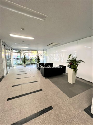 【ロビー】 | リーガル岡崎橋 | 応接セットのある綺麗に手入れされているロビー♪