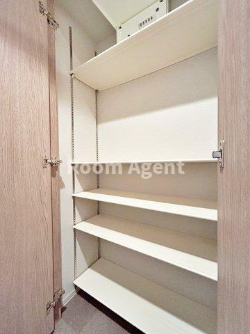 ルーエ今池の玄関