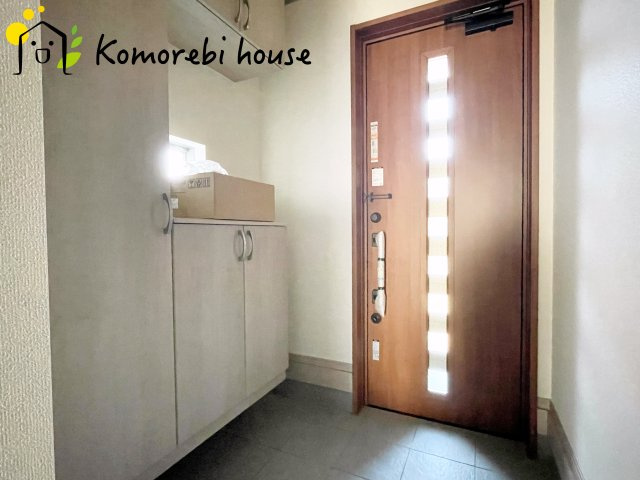 北本市宮内　2期　新築一戸建て　ハートフルタウン　Bの玄関|玄関から快適な生活が始まる。収納・導線・使い勝手に配慮された、家族に優しい設計です。