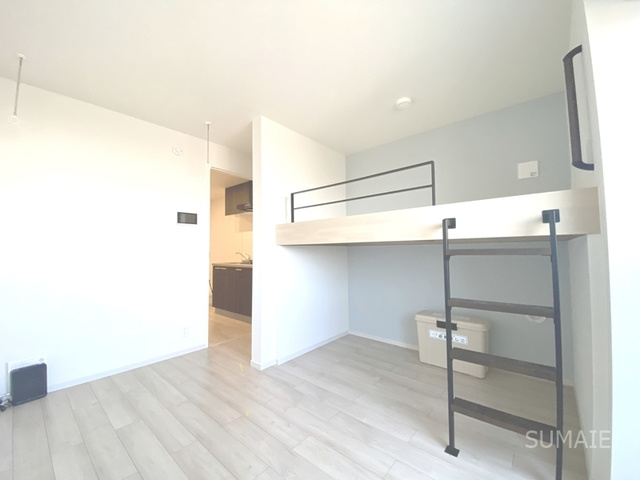 KEIAI RESIDENCE 東大宮の寝室|ロフト付き洋室