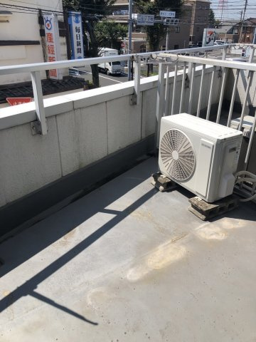 石原マンション（三山）のバルコニー|暖かな日差しのふりそそぐバルコニー