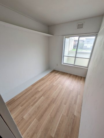 ヴィラナリー上越Ⅱの居間・リビング