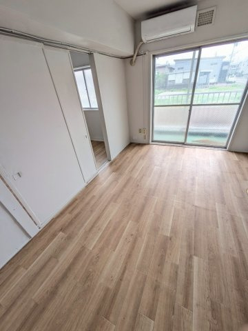 ヴィラナリー上越Ⅱの洋室