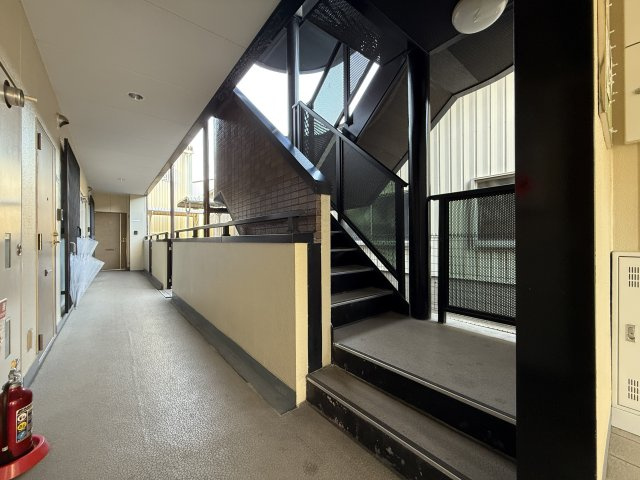 レフィナード　S・Yのエントランス