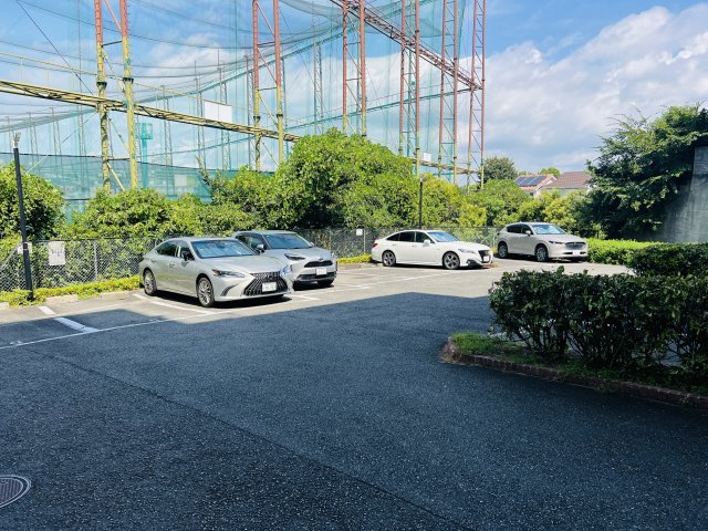 万葉ハイツ舞子の駐車場