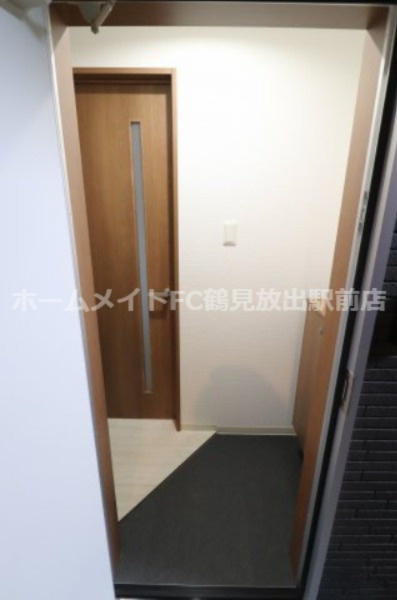 東大阪市森河内西２丁目のアパートの玄関