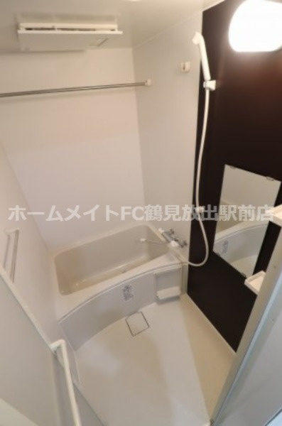 東大阪市森河内西２丁目のアパートの浴室