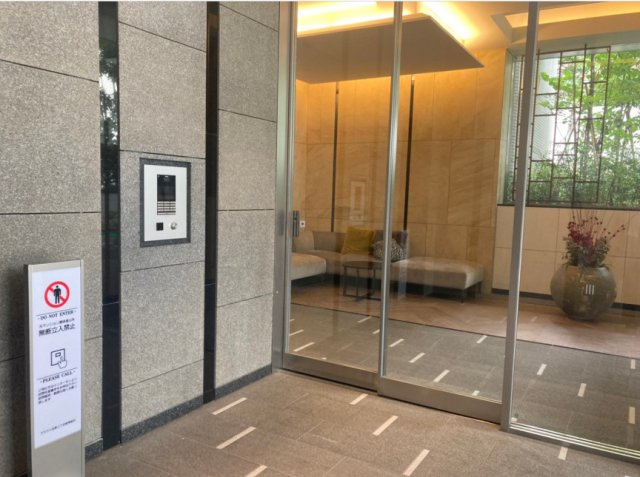 プラウド弦巻三丁目　分譲　角部屋　ペット相談　のエントランス