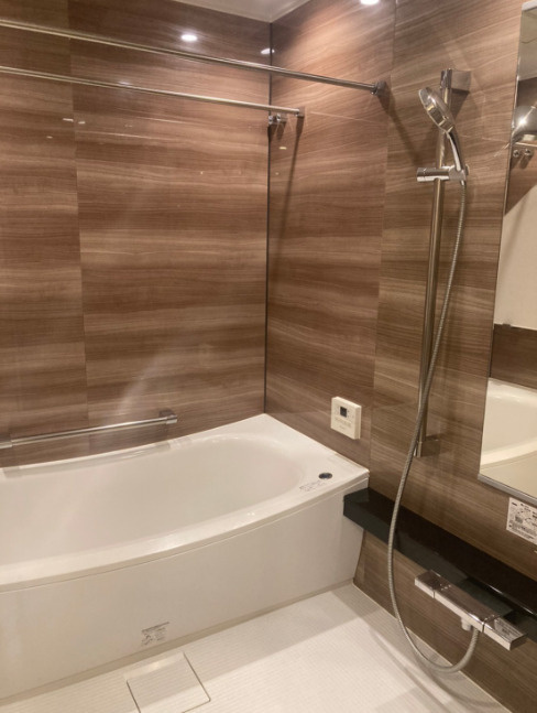 プラウド弦巻三丁目　分譲　角部屋　ペット相談　の浴室