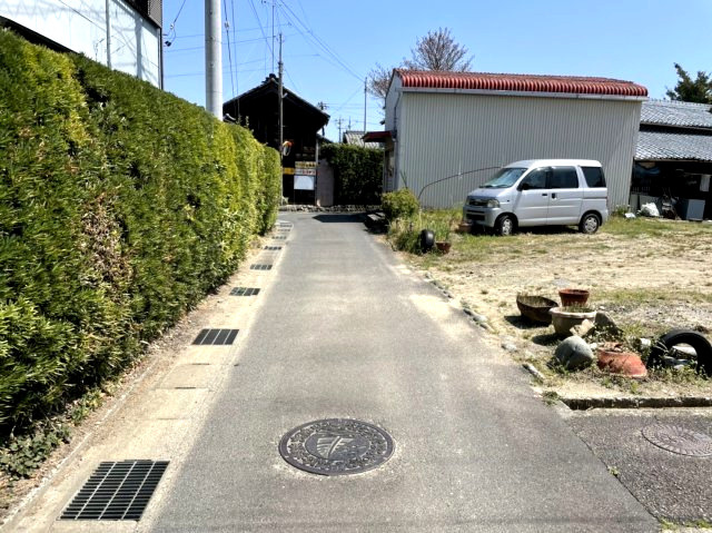 【前面道路含む現地写真】の画像