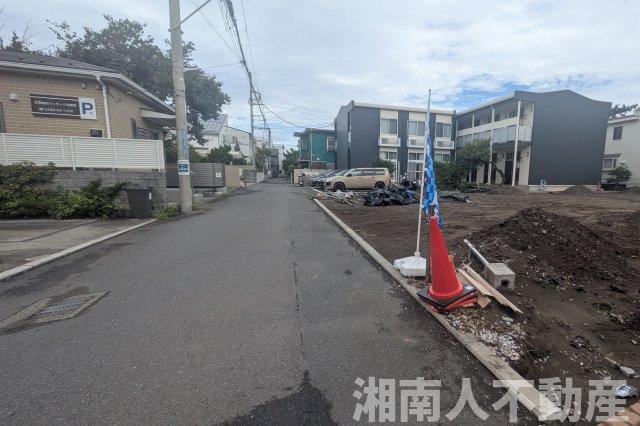 藤沢市鵠沼松が岡２丁目１４－２０新築戸建ての前面道路含む現地写真|前面道路含む現地写真です