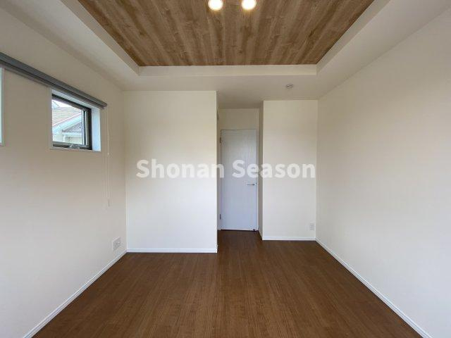 【洋室】 | 全室にはキレイな住空間広がる全室収納を完備しました♪