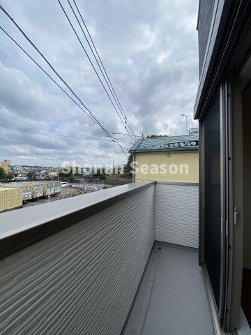 【バルコニー】 | 南向きバルコニーは、陽当たり良好で気持ち良く洗濯物が乾かせそうですね♪