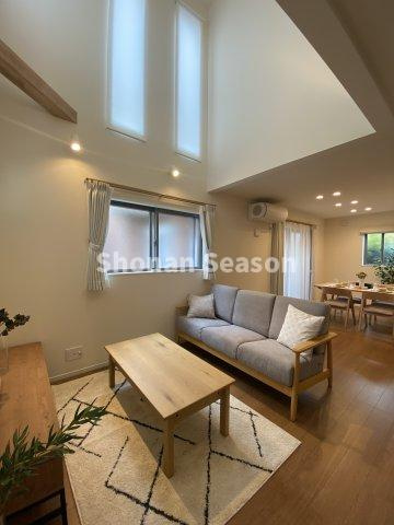 【居間・リビング】 | 湘南ライフにピッタリな素敵な家具・インテリアをディスプレイしております♪
お気軽にご内覧下さい。