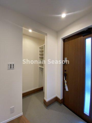 【玄関】 | 玄関には大型「SIC」を完備◎
かさばるベビーカーも片付きます♪